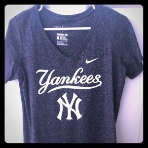 Woman’s New York Yankee Nike Navy T-shirt